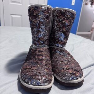 UGG Short Brown Sequins